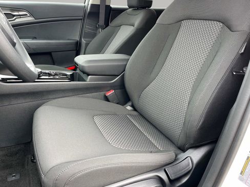 New 2025 Kia Sportage LX image 24