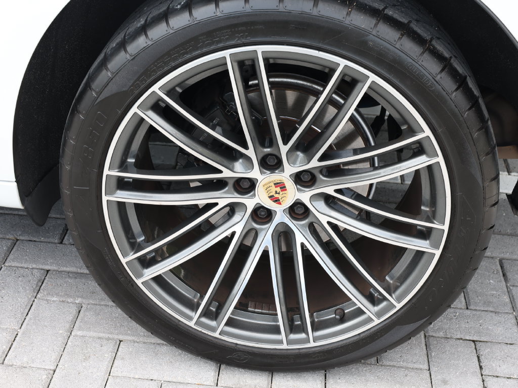Used 2023 Porsche Macan Turbo AWD/4WD image 42