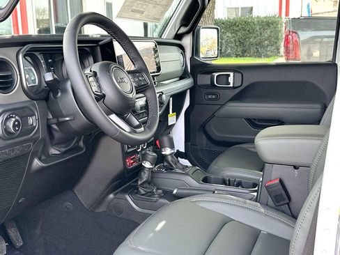 New 2026 Jeep Gladiator Mojave image 18