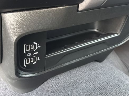 Used 2024 RAM 2500 Big Horn w/ Bed Utility Group image 32