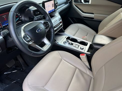 Used 2024 Ford Explorer XLT w/ Equipment Group 202A image 10