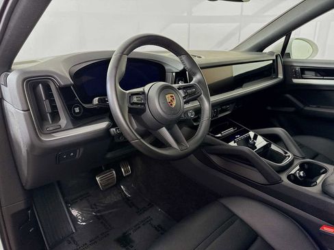 Used 2024 Porsche Cayenne S image 4