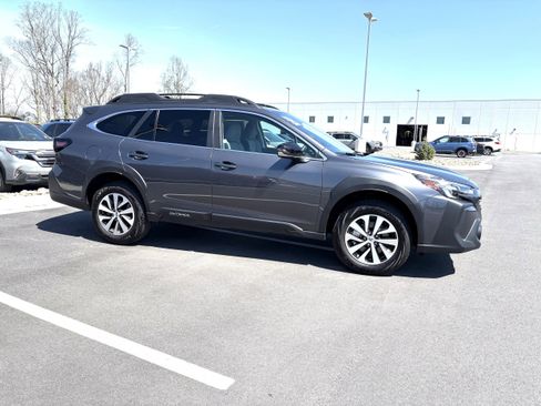 Certified 2025 Subaru Outback Premium AWD/4WD image 7