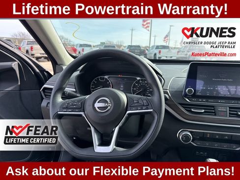 Used 2024 Nissan Altima 2.5 SV AWD/4WD image 38