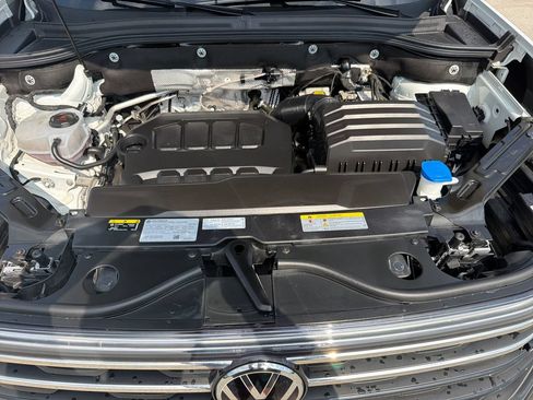 Certified 2024 Volkswagen Atlas Peak Edition SEL AWD/4WD image 33