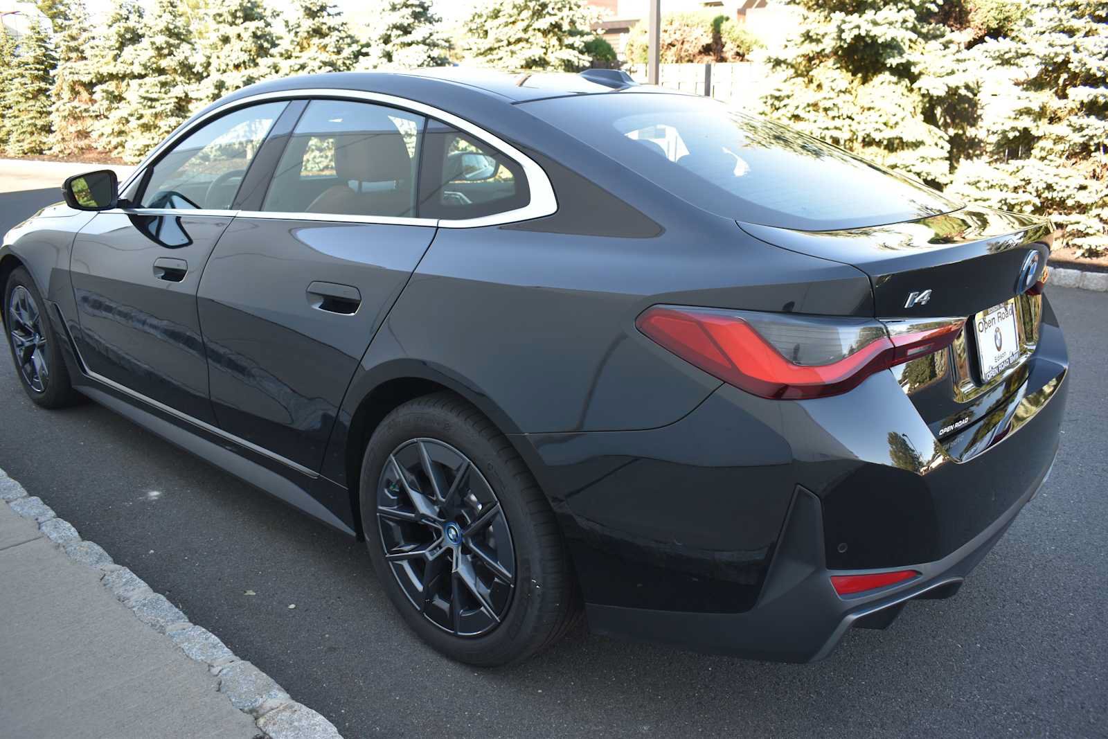 Used 2024 BMW i4 xDrive40i w/ Premium Package AWD/4WD image 4
