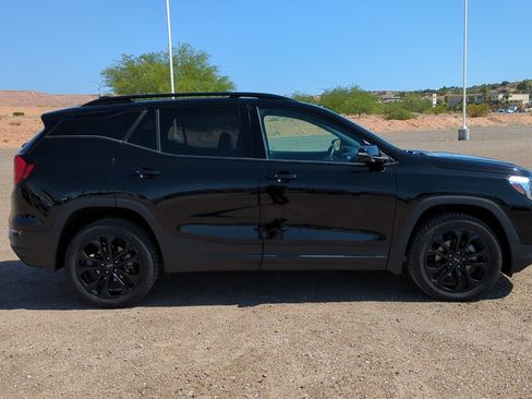 Used 2021 GMC Terrain SLT w/ Elevation Edition AWD/4WD image 2