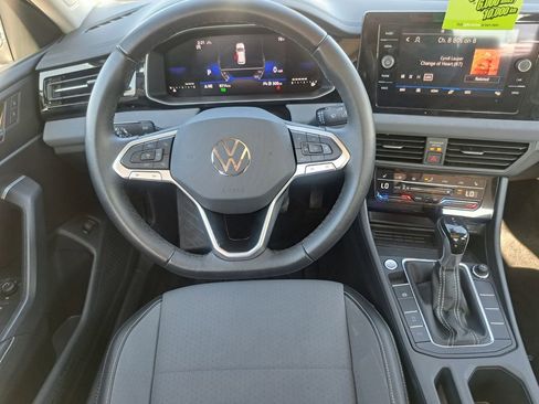 Used 2025 Volkswagen Jetta SE image 22