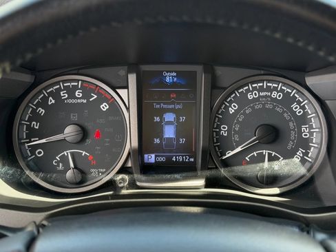 Used 2021 Toyota Tacoma TRD Sport w/ TRD Premium Sport Package AWD/4WD image 9