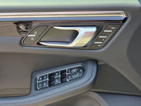 Certified 2026 Porsche Macan AWD/4WD image 23