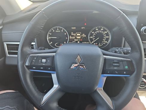 Used 2023 Mitsubishi Outlander SE image 16