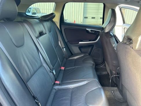 Used 2010 Volvo XC60 T6 image 32