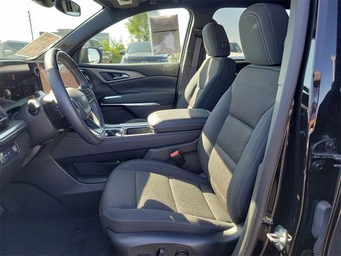 Used 2025 Chevrolet Traverse LT w/ Enhanced Driving Package image 18