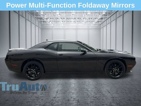 Used 2018 Dodge Challenger R/T w/ Driver Convenience Group RWD image 9