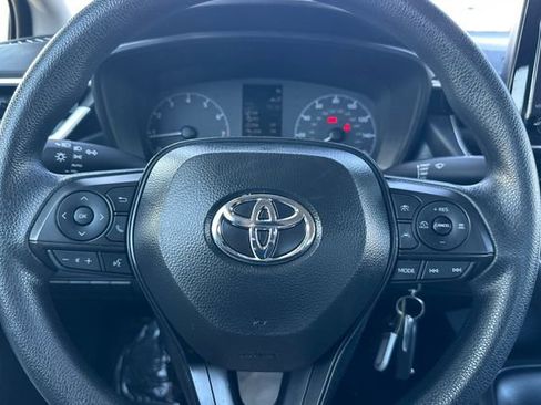 Used 2025 Toyota Corolla LE image 27