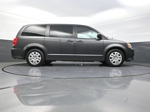 Used 2018 Dodge Grand Caravan SE w/ UConnect Hands-Free Group FWD image 30