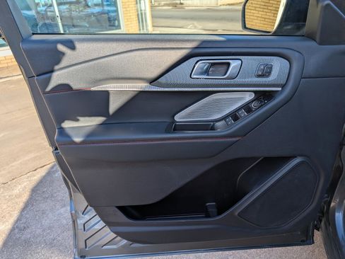 Used 2025 Ford Explorer ST image 12