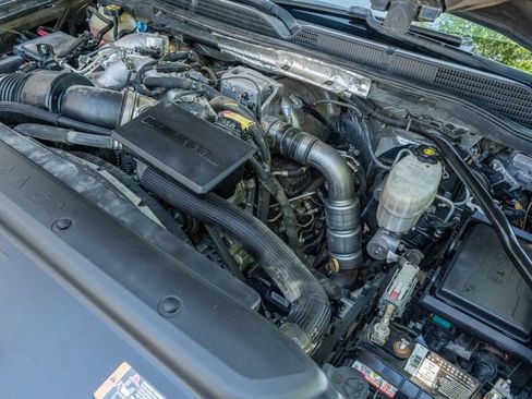 Used 2018 GMC Sierra 2500 Denali w/ Duramax Plus Package AWD/4WD image 15