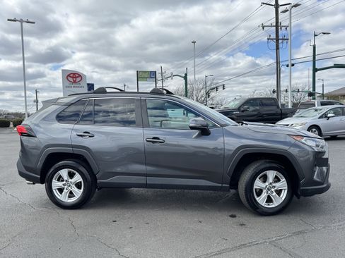 Used 2021 Toyota RAV4 XLE image 2
