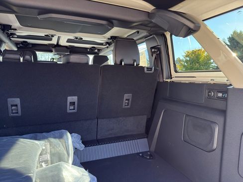 New 2025 Ford Bronco Badlands image 33