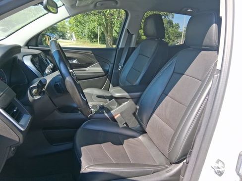 Used 2024 GMC Terrain SLT AWD/4WD image 12