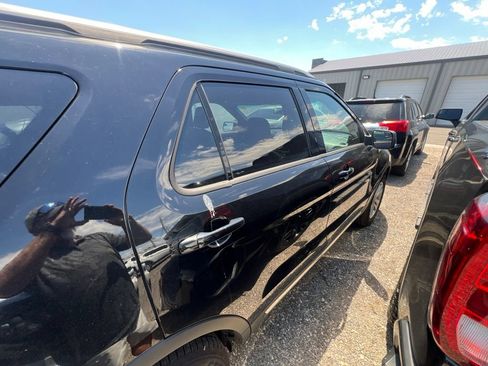 Used 2018 Ford Explorer XLT w/ Equipment Group 202A AWD/4WD image 18