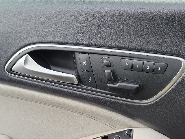 Used 2015 Mercedes-Benz CLA 250 image 14