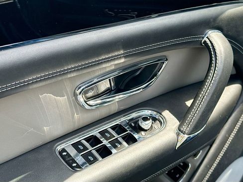 Used 2019 Bentley Bentayga AWD/4WD image 19
