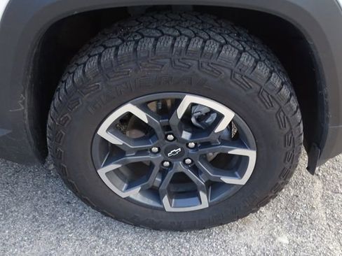 Used 2025 Chevrolet Equinox ACTIV w/ Safety and Technology Package image 13