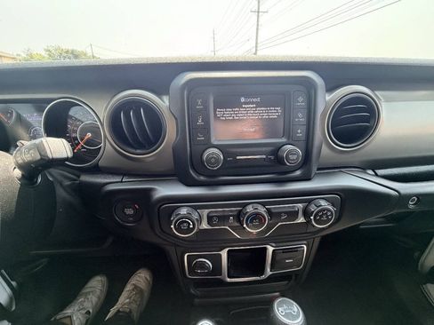 Used 2018 Jeep Wrangler Unlimited Sport AWD/4WD image 5