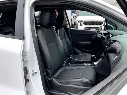 Used 2020 Chevrolet Trax LT w/ Redline Edition image 8