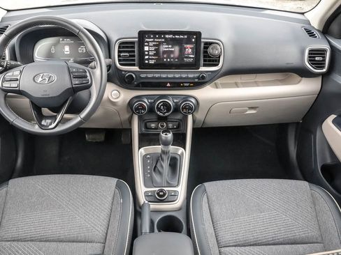 Certified 2025 Hyundai Venue Limited image 29
