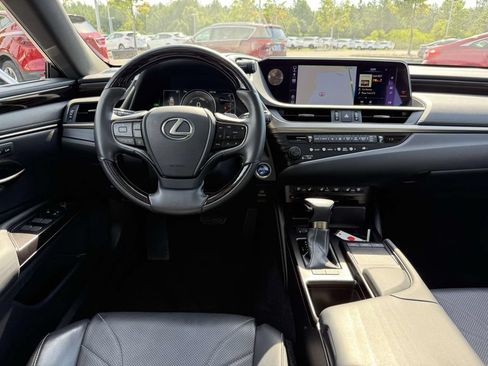Used 2019 Lexus ES 300h w/ Accessory Package FWD image 8