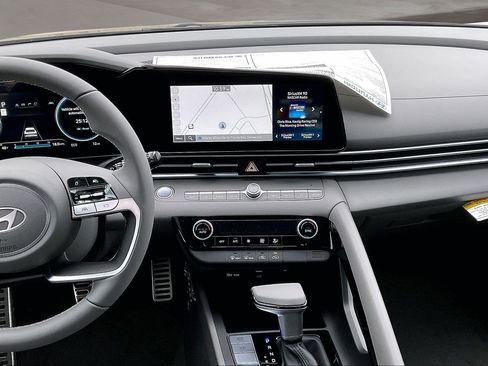 New 2025 Hyundai Elantra SEL image 6