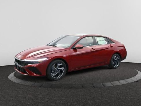 Used 2025 Hyundai Elantra SEL image 3