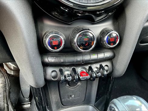 Used 2019 MINI Cooper 2-Door Hardtop w/ Signature Upholstery Package FWD image 14