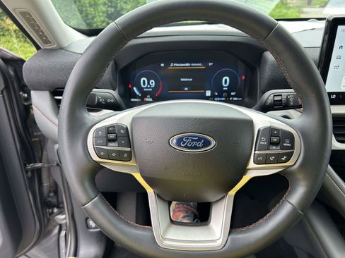 Used 2025 Ford Explorer Active w/ Active Comfort Package RWD image 33