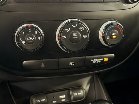 Used 2016 Kia Soul FWD image 21