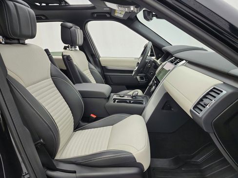Used 2024 Land Rover Discovery Dynamic SE AWD/4WD image 19