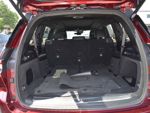 Used 2025 Jeep Grand Cherokee L Overland w/ Advanced Protech Group III AWD/4WD image 39