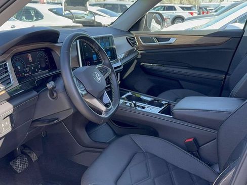 Used 2025 Volkswagen Atlas SE AWD/4WD image 30