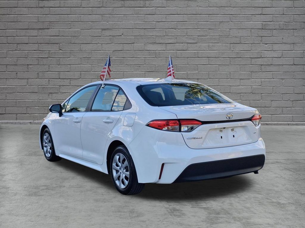 Used 2025 Toyota Corolla LE FWD image 7