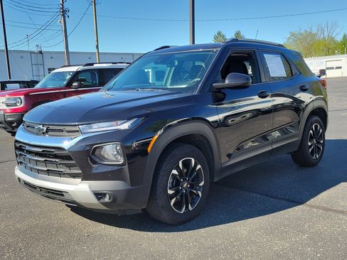 Used 2023 Chevrolet TrailBlazer LT w/ Convenience Package AWD/4WD image 2
