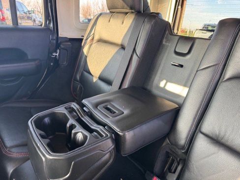 Used 2018 Jeep Wrangler Unlimited Rubicon w/ Dual Top Group AWD/4WD image 25