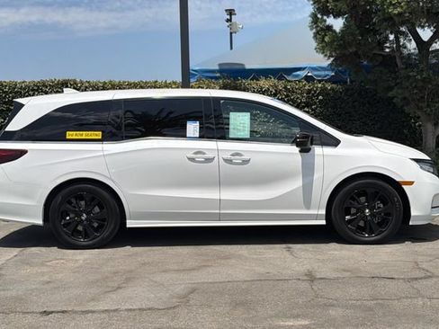 Certified 2024 Honda Odyssey Sport image 3