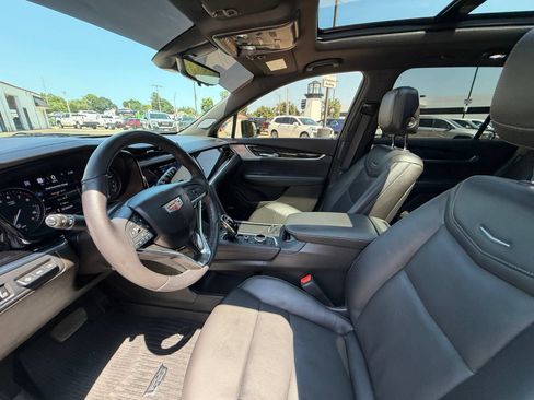 Used 2023 Cadillac XT6 Premium Luxury w/ Technology Package AWD/4WD image 4
