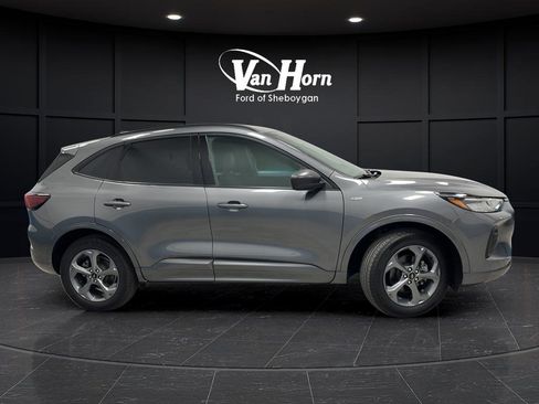 Used 2024 Ford Escape ST-Line w/ Tech Pack #1 AWD/4WD image 8