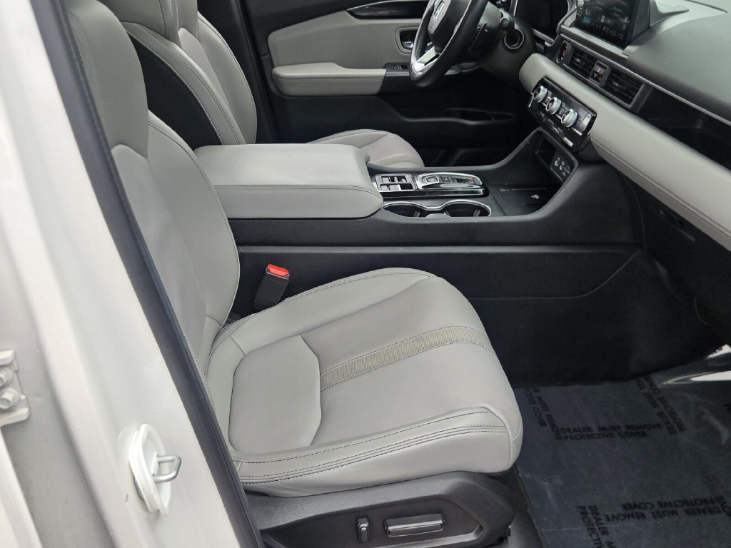 Certified 2025 Honda Pilot Touring image 16