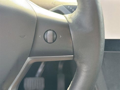 Used 2024 Tesla Model Y Long Range image 34