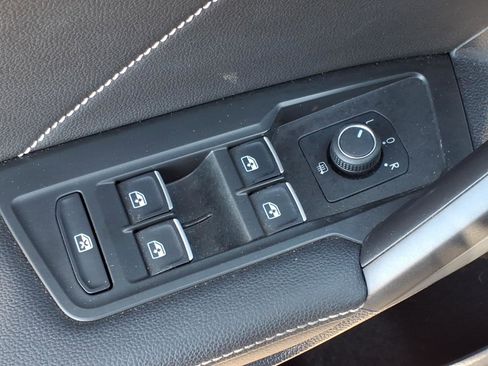 Certified 2022 Volkswagen Tiguan SE image 17